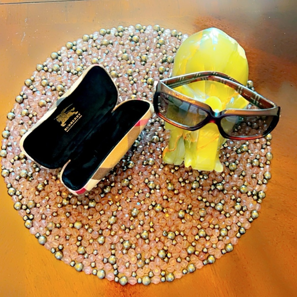 AUTHENIC VINTAGE BURBERRY SUNSHADES
